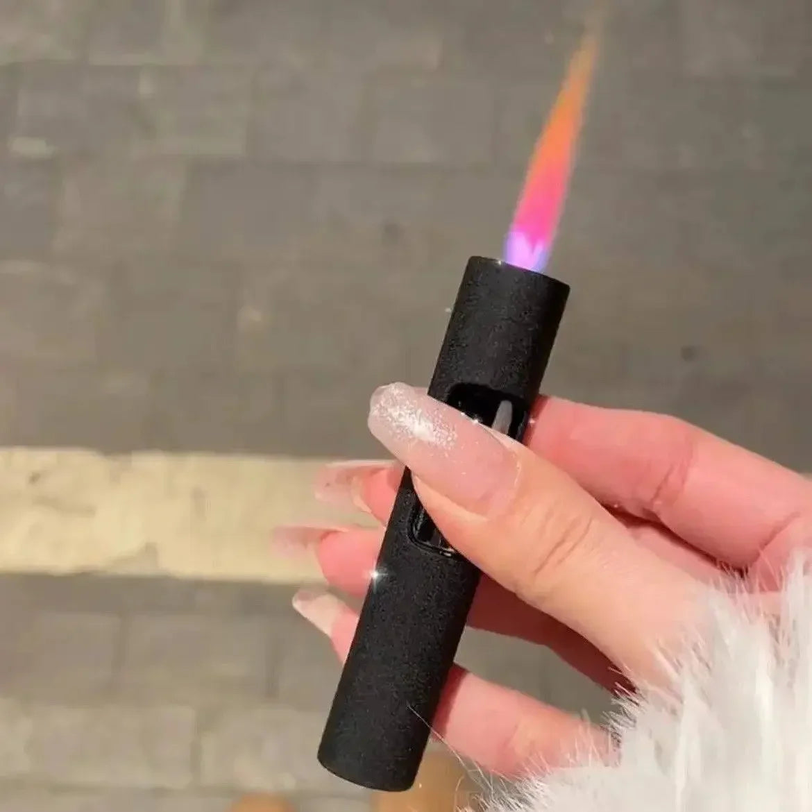 Mini encendedor a prueba de viento con llama rosa para mujer, encendedor portátil inflable luminoso de inyección directa de Metal, regalo para fumar